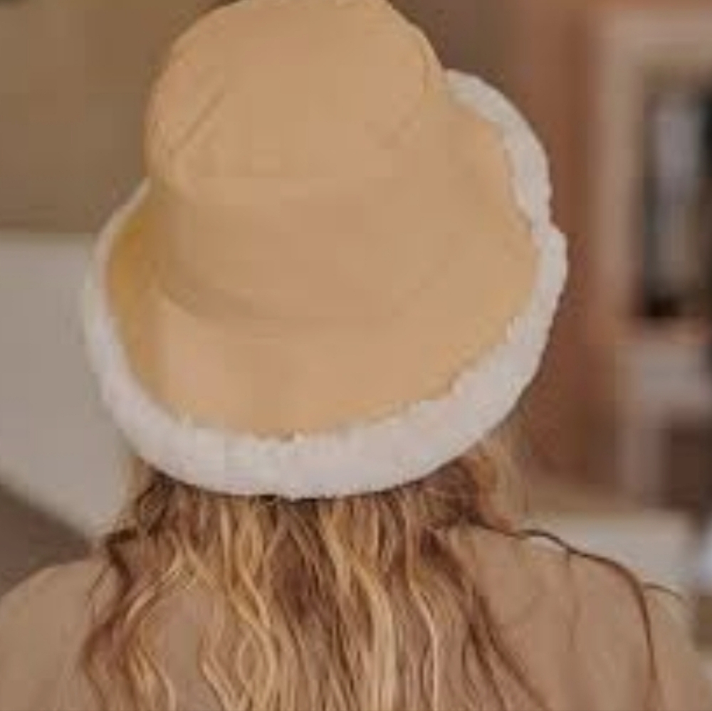 Elegant Faux Fur♦️ Reversible♦️ Bucket Hat - Cream
